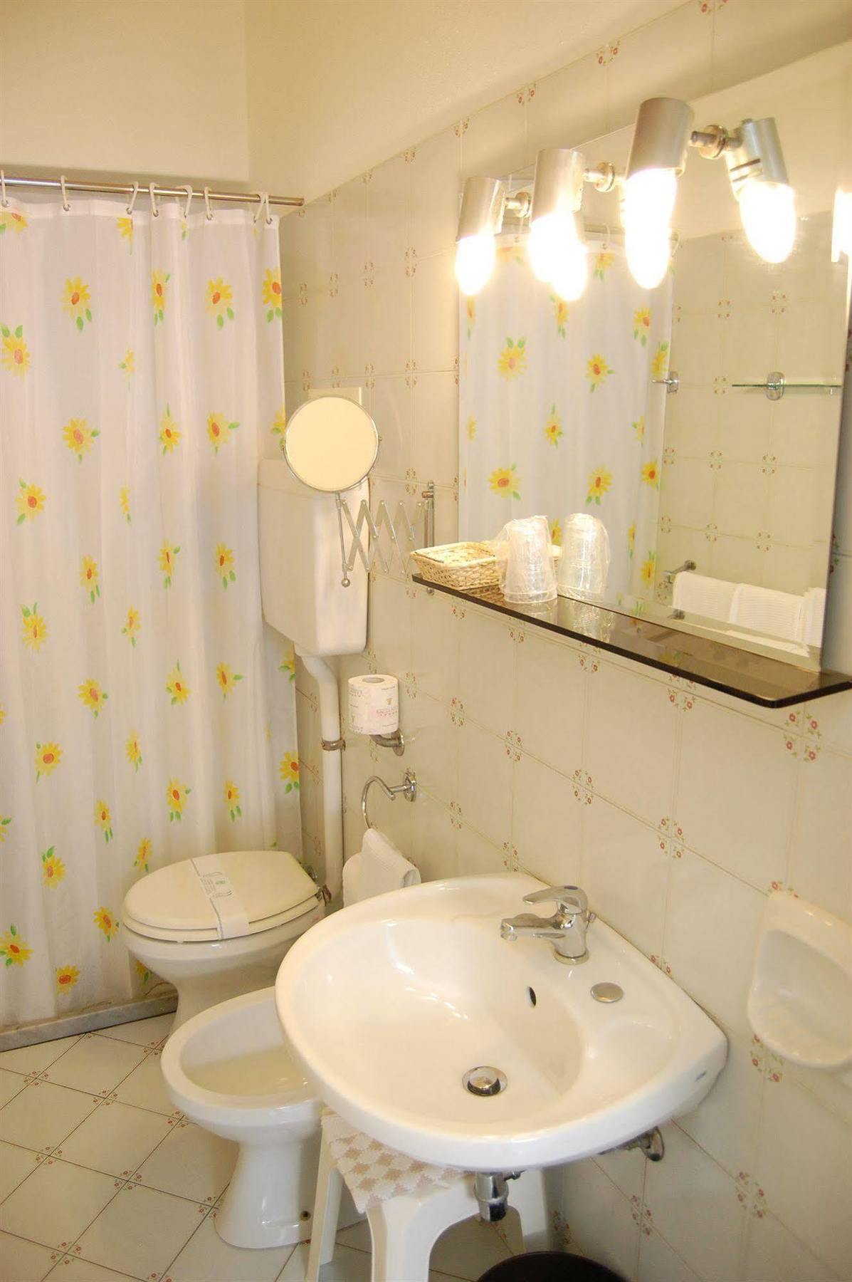 Augustus Hotel 3*